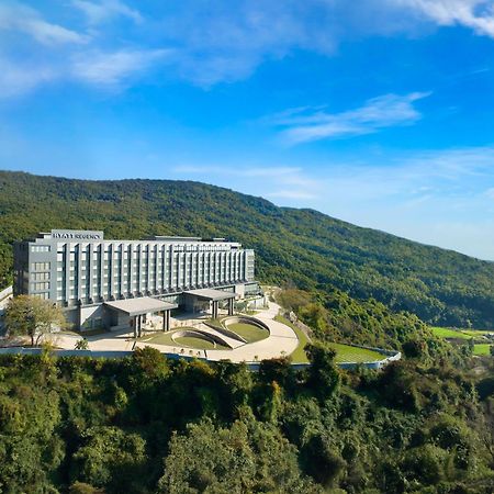 Hyatt Regency Dehradun Resort And Spa Exterior photo